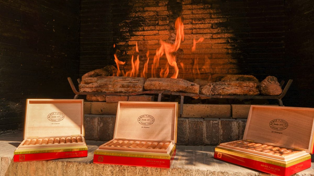 Romeo y Julieta cigars by the fire