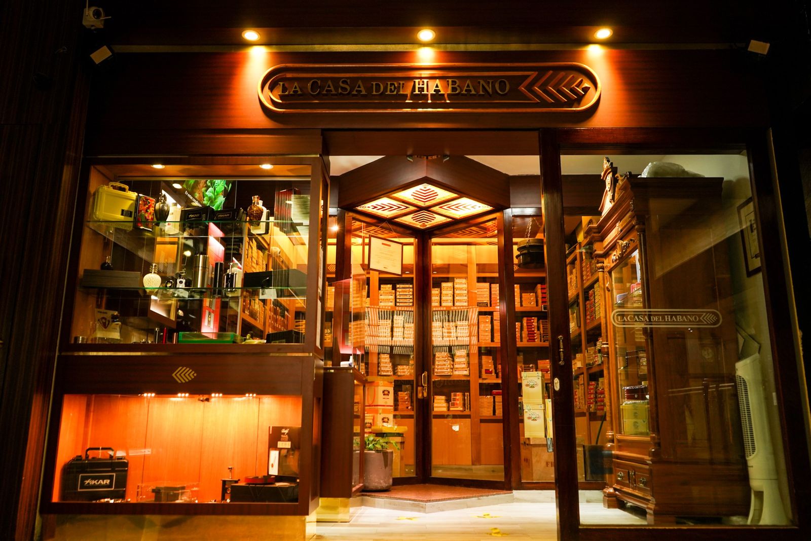 La Casa del Habano boutique storefront in Mexico City